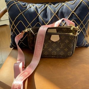 Brown purse with removable strap